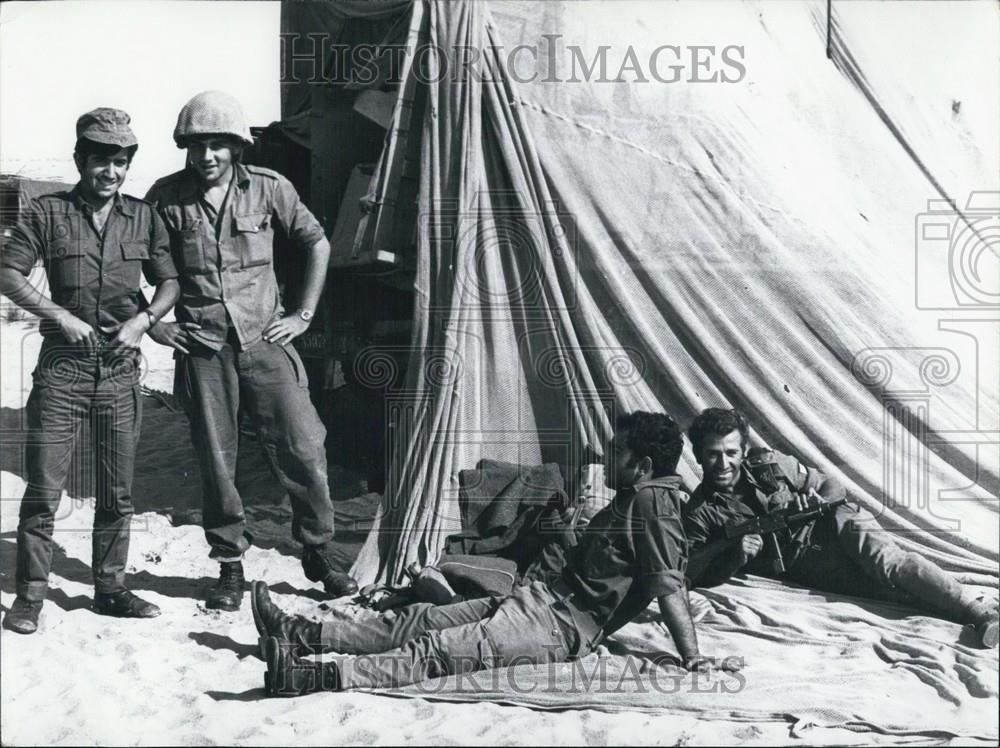 Press Photo Soldiers Relaxing by their tents - Historic Images