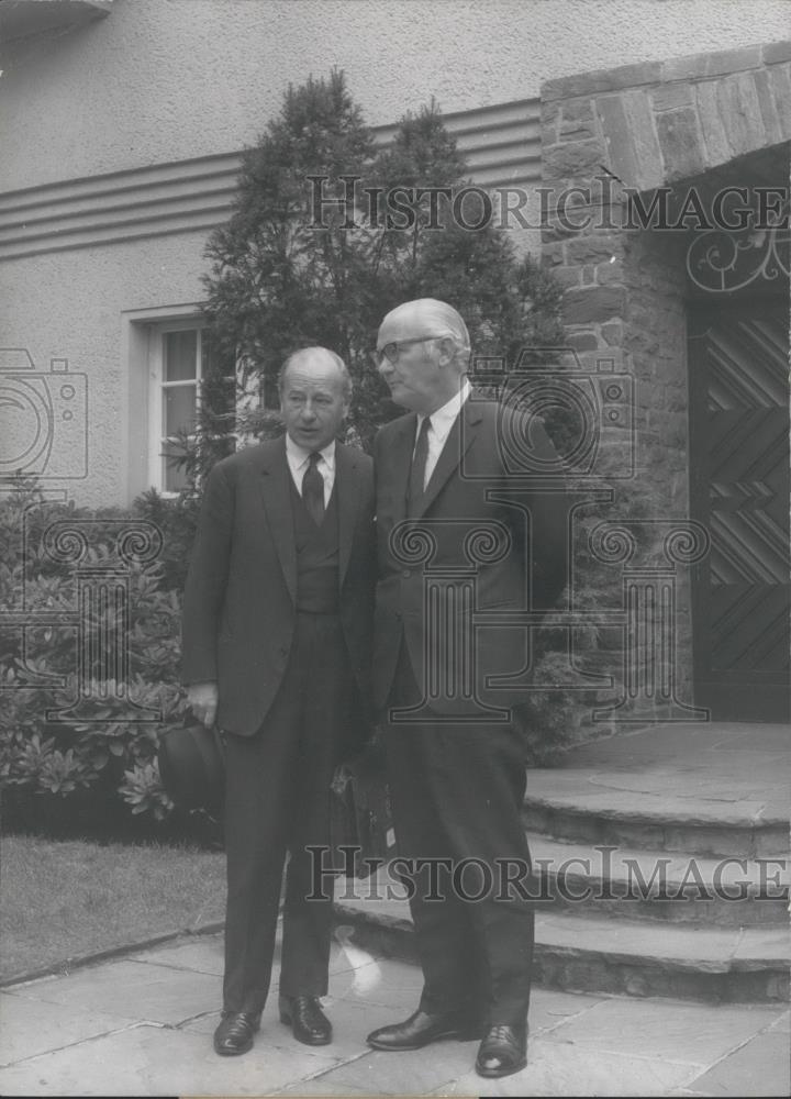 1971 Press Photo US Amb. Kenneth Rush &amp; Sir Roger Jackling - Historic Images