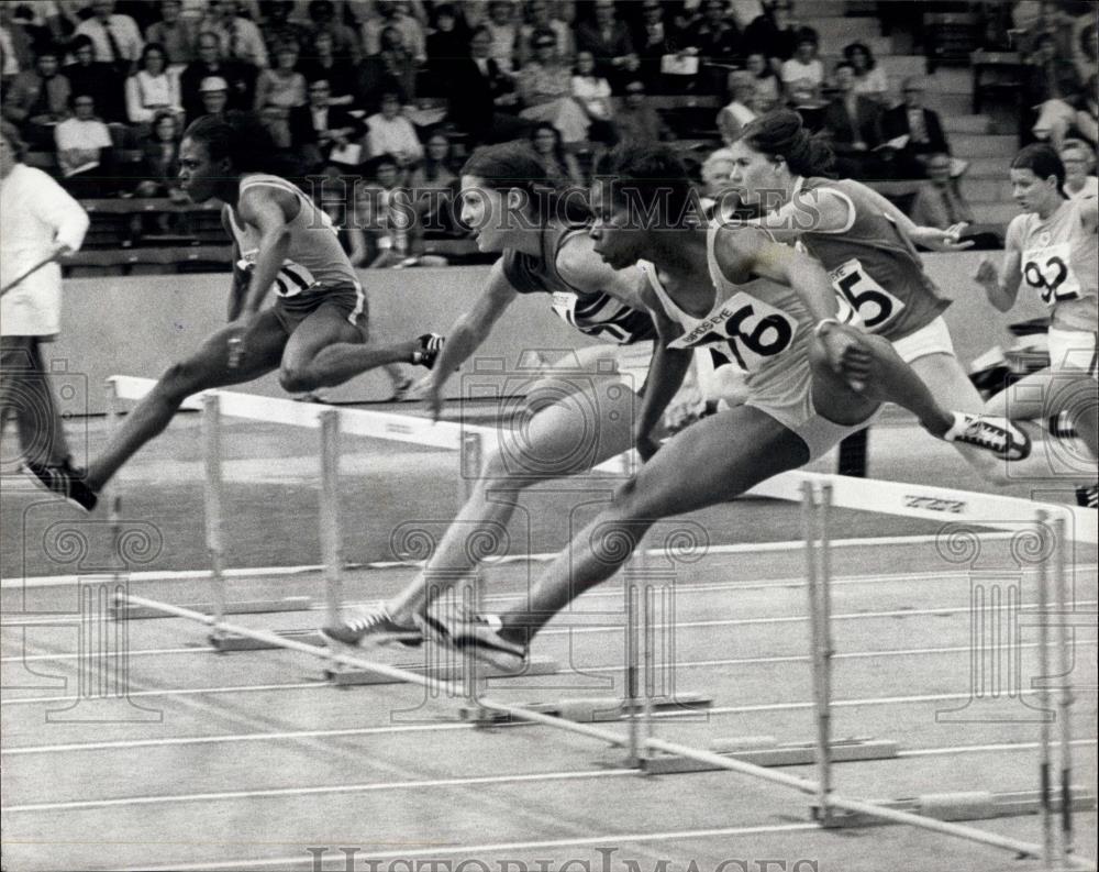 1974 Press Photo Women&#39;s AAA Championships 100meter hurdles final - Historic Images