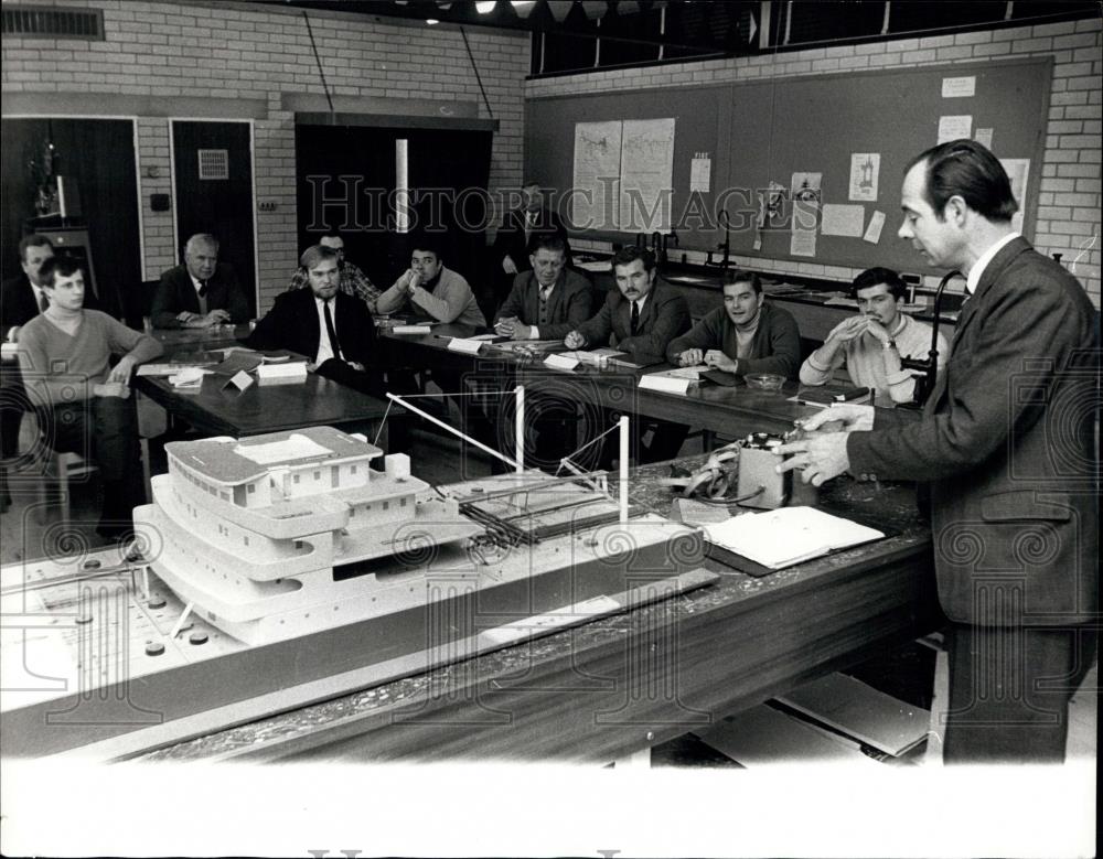 1970 Press Photo tanker safety course at the School of Navigation,Southampton - Historic Images