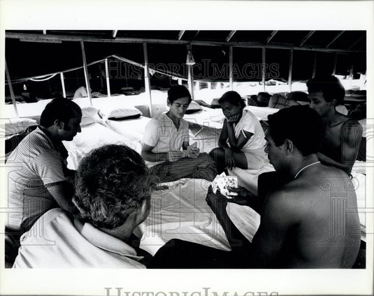 Press Photo Cuban refugees pass the time by playing cards - Historic Images