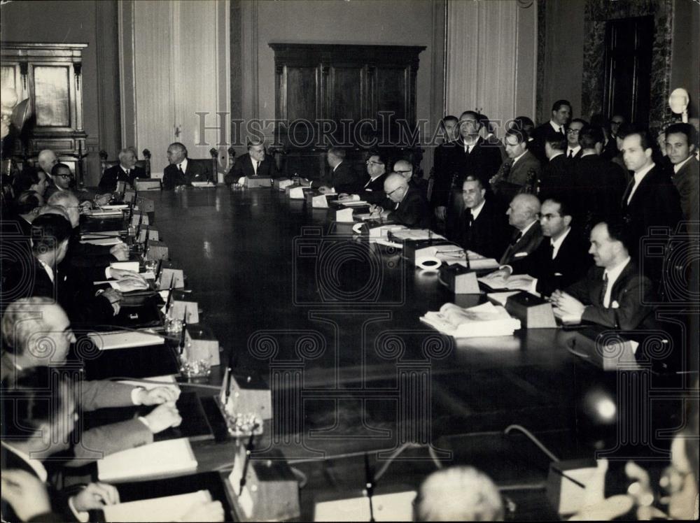 Press Photo Italian Premier Aldo Moro and his cabinet - Historic Images