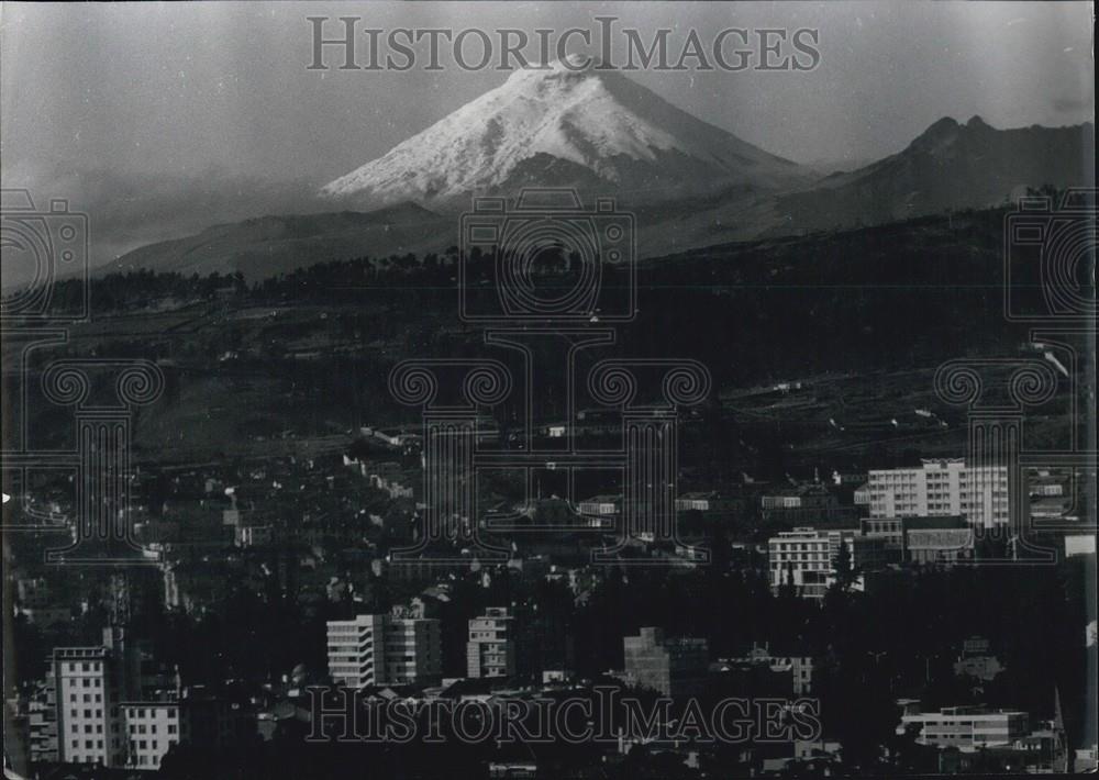 Press Photo 5800-meter-high volcano seen from Quito - Historic Images