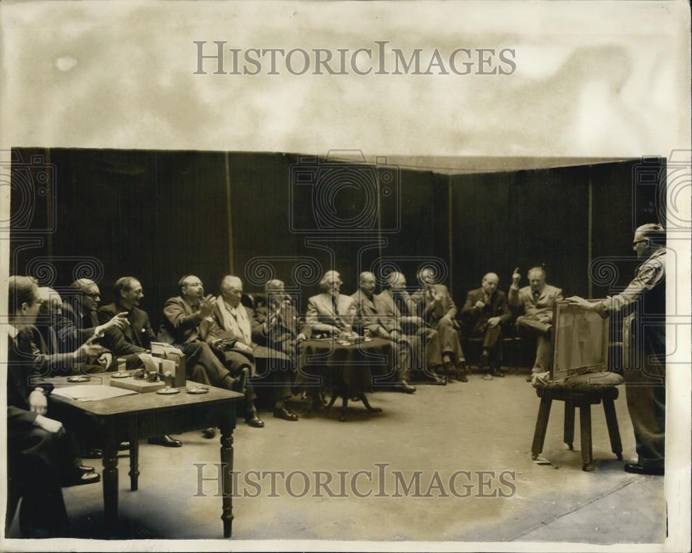 1959 Press Photo Selection Committee At Burlington House Royal Academy Exhibit - Historic Images