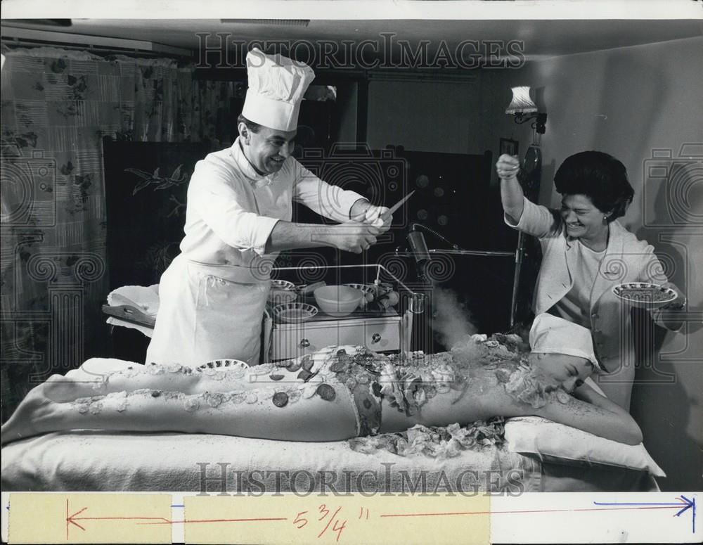 Press Photo A Woman having food put all over her - Historic Images