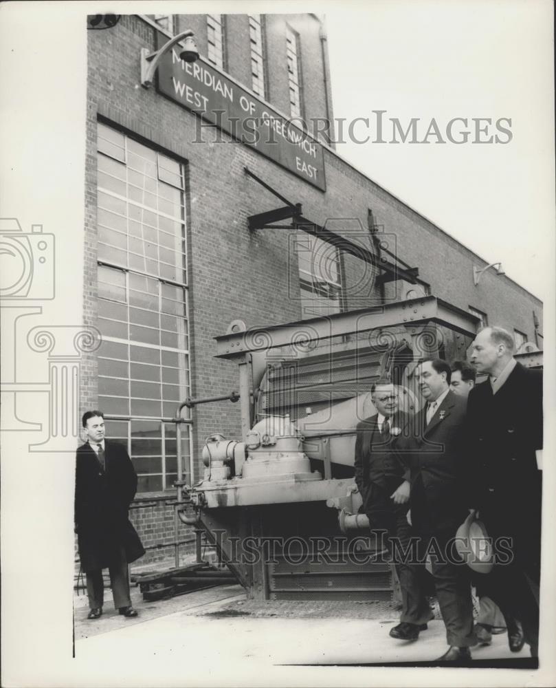 1956 Press Photo Mr.Malenkov visits Brunswick Power Station - Historic Images