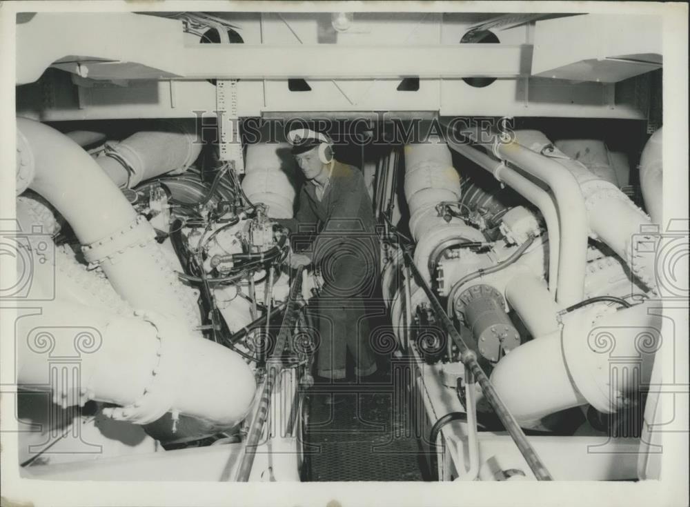 1955 Press Photo Floating &quot;test Bed&quot; - For The Royal Navy H.M.S. Grey Goose - Historic Images