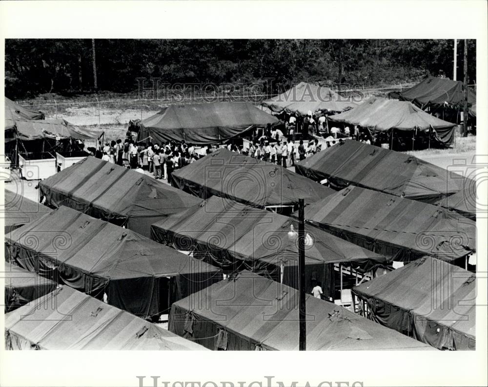 Press Photo Tent City, Ft. Walton Beach fairgrounds/EglinAir Force Base. - Historic Images