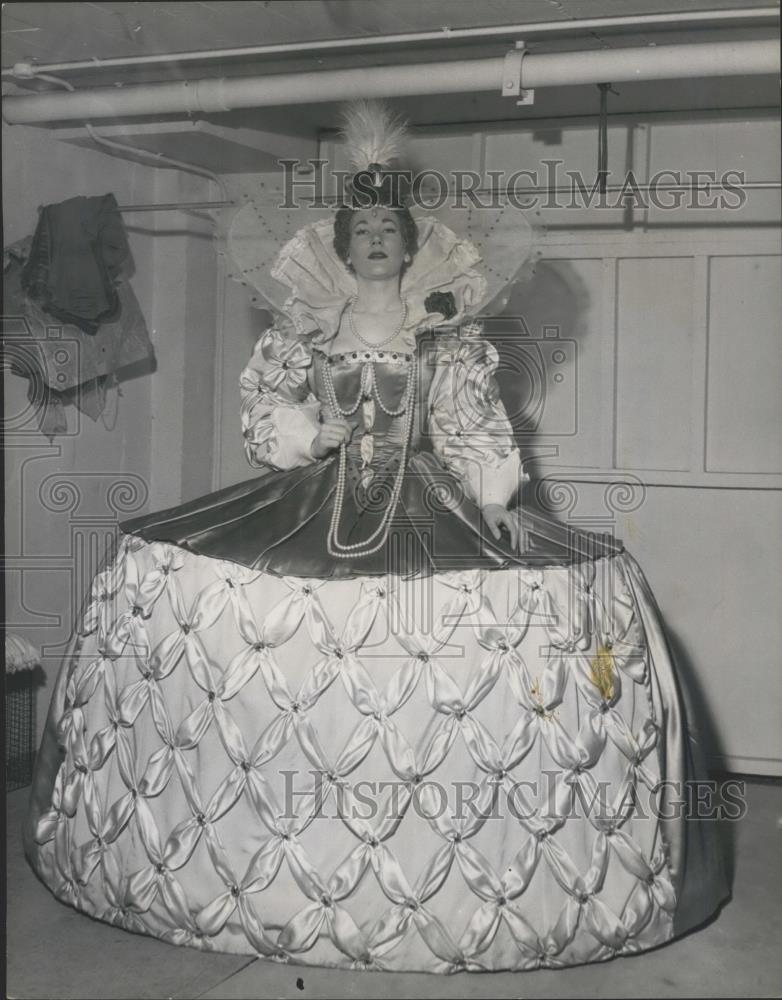 Press Photo Jo Anne Lee in the ice pantomime &quot;Sleeping Beauty&quot; - Historic Images