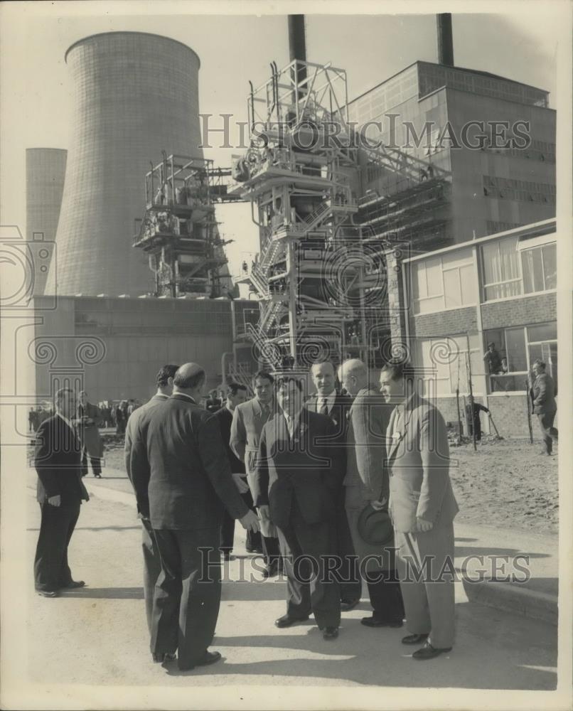 1956 Press Photo Mr.Malenkov visits Calder hall Atomic Power Station - Historic Images