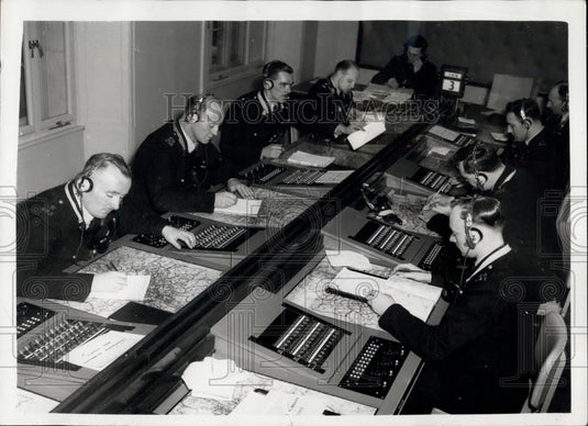 1956 Press Photo Scotland Yard's New Information Room - Historic Images