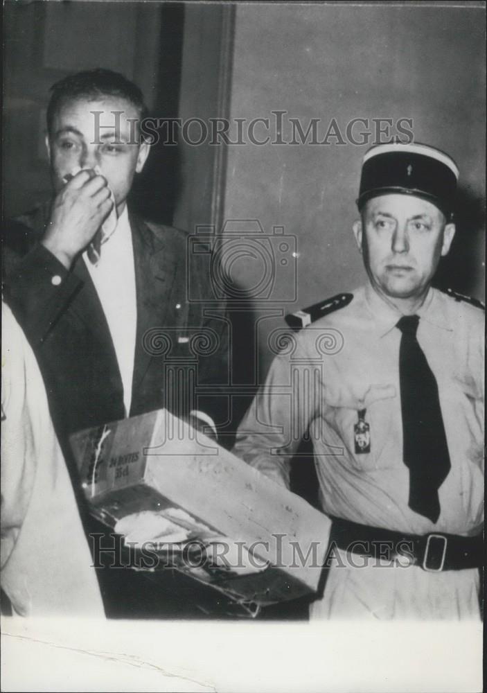 1961 Press Photo The Handsome &quot;Sasha&quot; in front of the Examining Magistrate - Historic Images