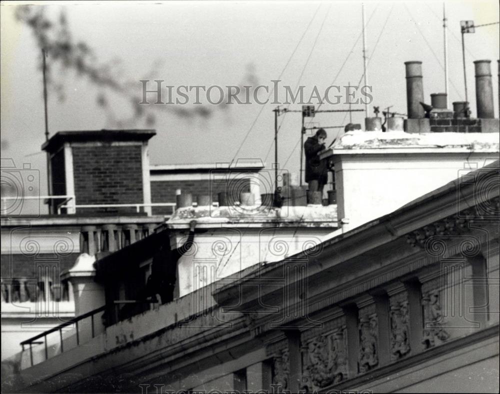 1980 Press Photo Iranian Nationals Take Over Iranian Embassy In London - Historic Images