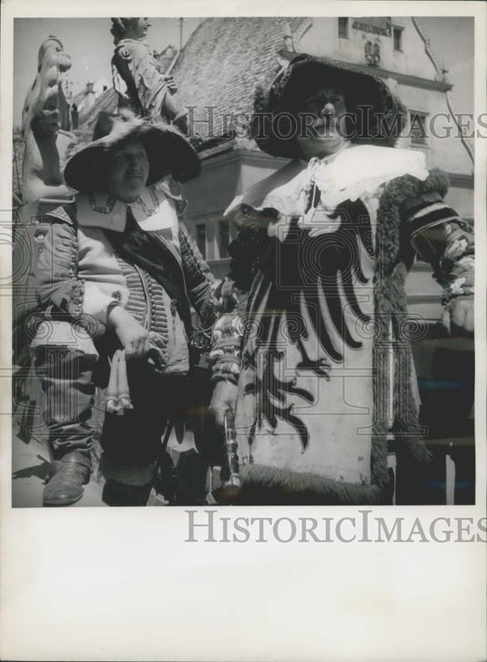 Press Photo Two imperial officers in an re-enactment - Historic Images