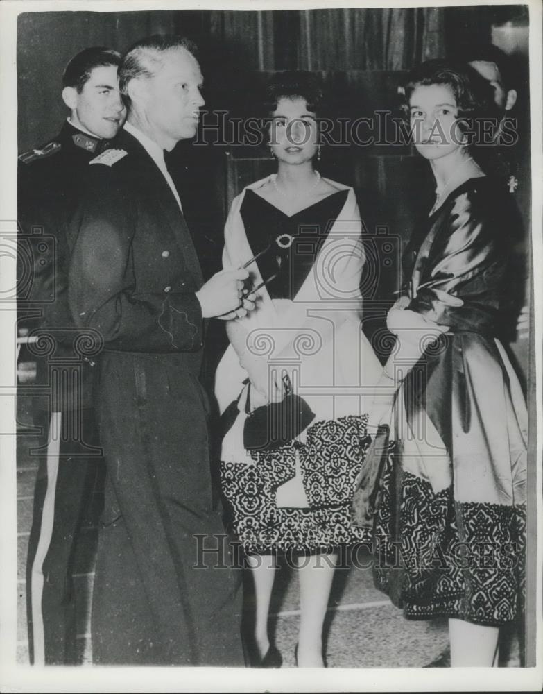 1960 Press Photo Nato&#39;s General Norstad - With the Princesses - Historic Images