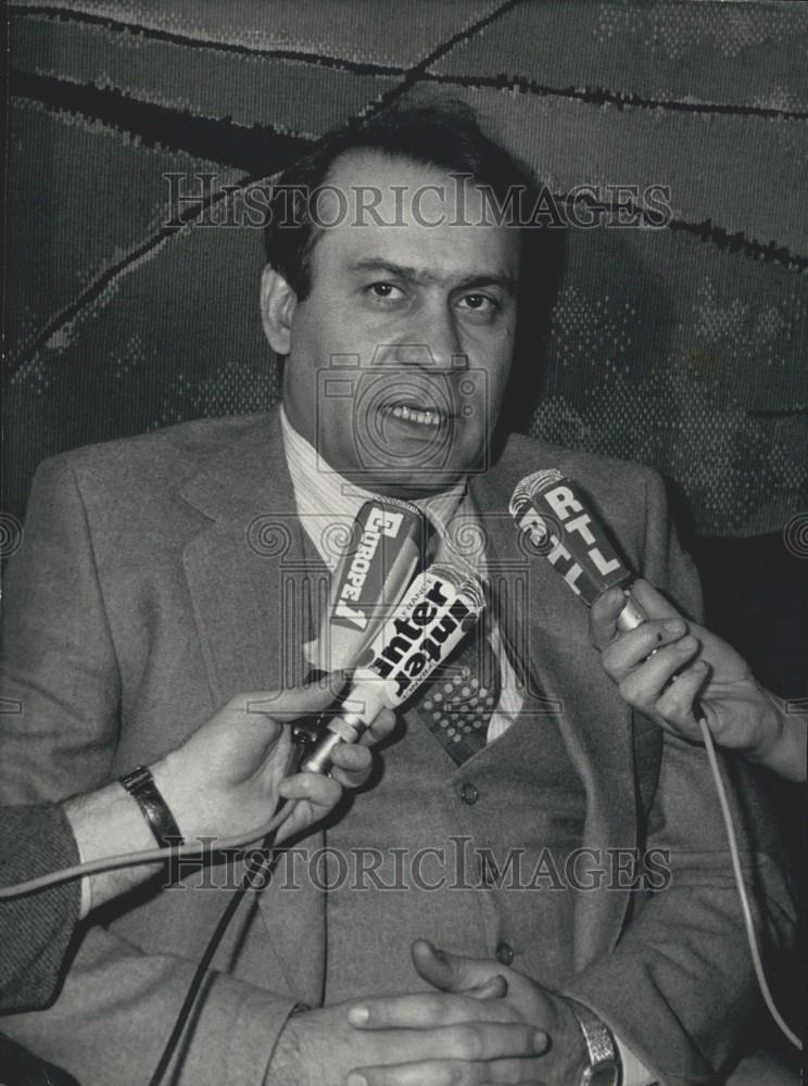 1980 Press Photo Sadegh Ghotzadeh Responds to Press Questions - Historic Images