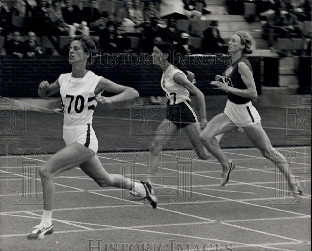 1970 Press Photo The Commonwealth games ,V Peat wins heat 3 100 meters - Historic Images