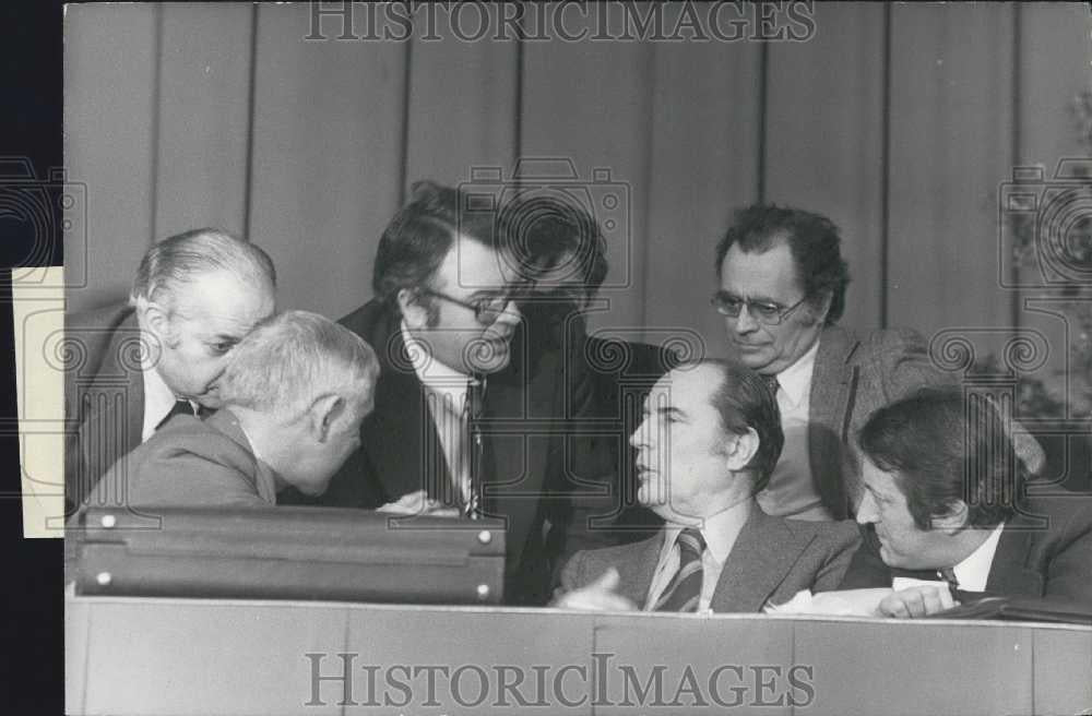 1975 Press Photo French Pres. Francois Mitterrand &amp; Socialists - Historic Images