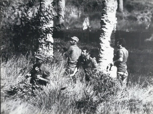 Press Photo Soldiers in the field - Historic Images