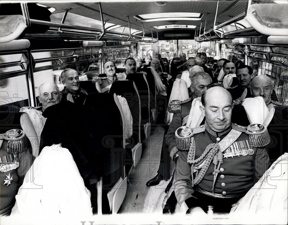 1964 Press Photo Gentlemen-at-Arms on bus to State Opening of Parliament. - Historic Images
