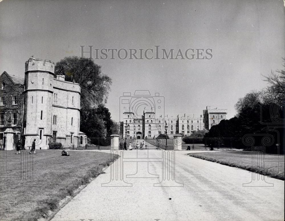 Press Photo Looking up the Long Walk to Windsor Castle - Historic Images