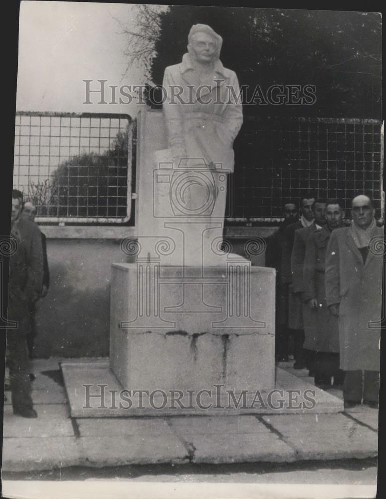 Press Photo Statue of Commandant Nal in Grenoble - Historic Images