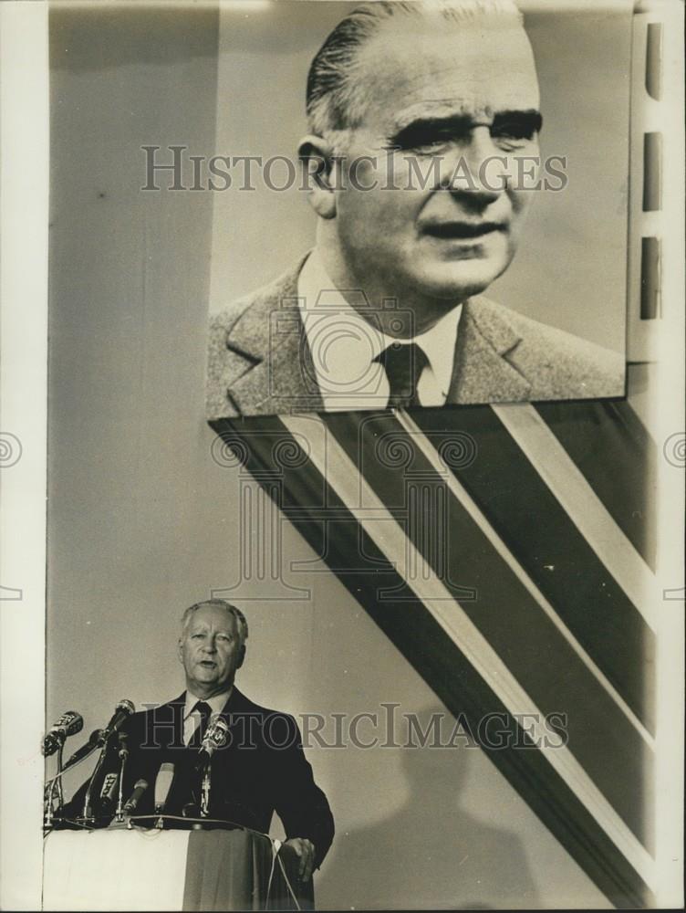 1973 Press Photo Pierre Messmer Speaks at the Palais de la Mutualite - Historic Images