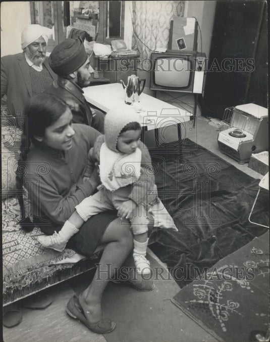 Press Photo Asians living in Britain - Historic Images