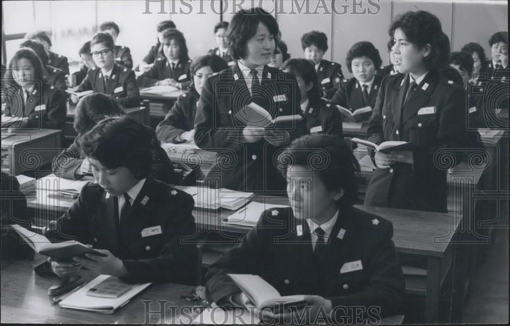 Press Photo Japan - Policewomen in classroom - Historic Images