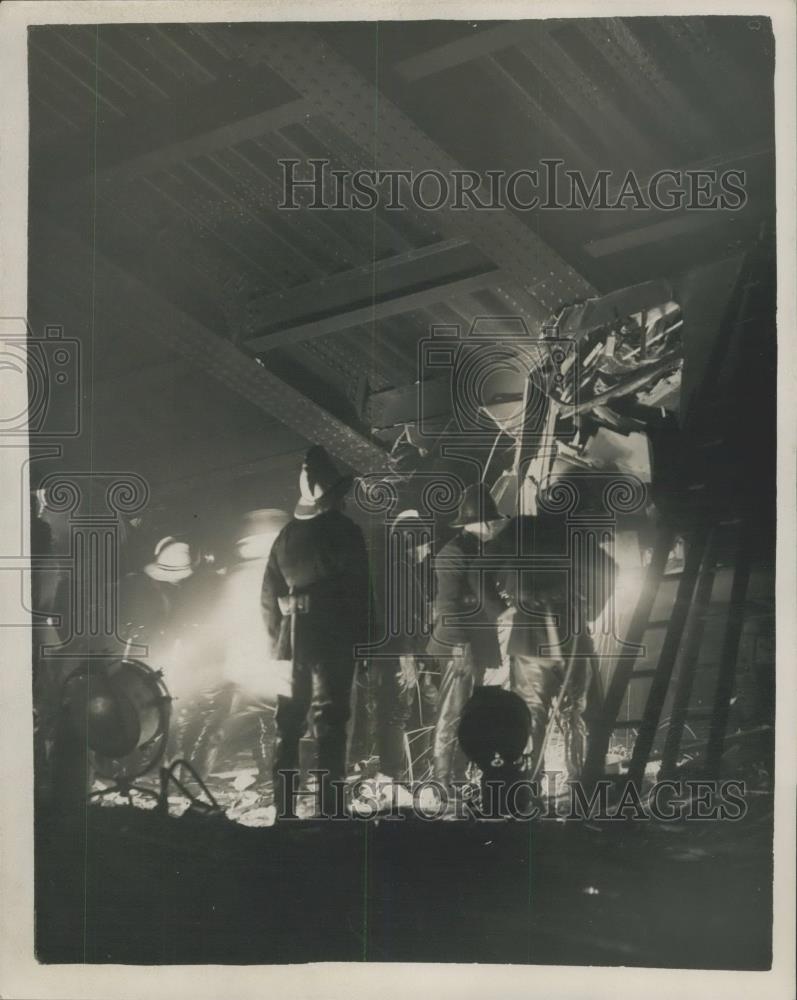 1957 Press Photo Lewisham rail disaster wreckage - Historic Images