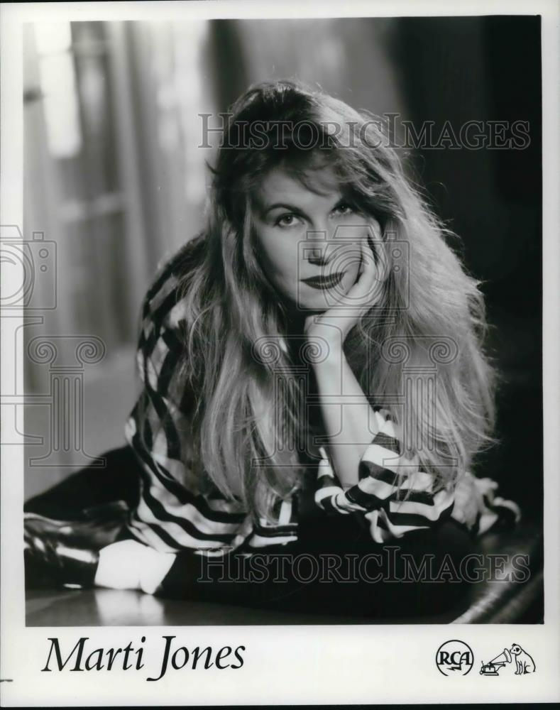 1990 Press Photo Marti Jones Pop Music Singer and Artist - cvp25312 - Historic Images