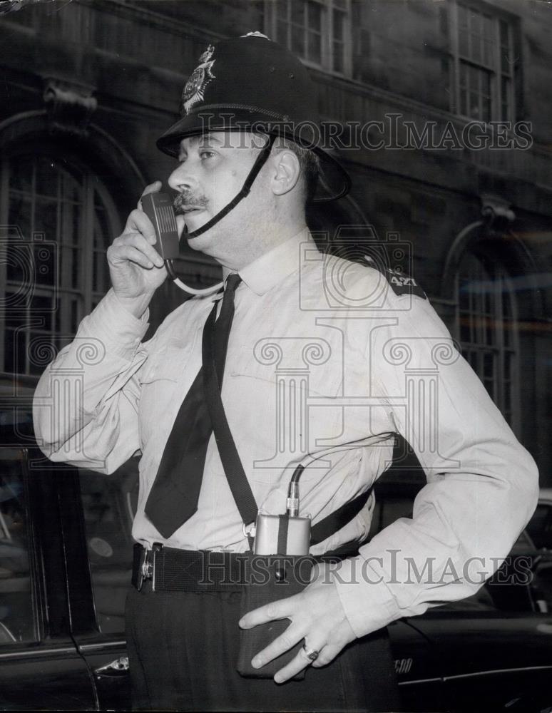 1966 Press Photo Two-way radio for Policemen on the beat - Historic Images