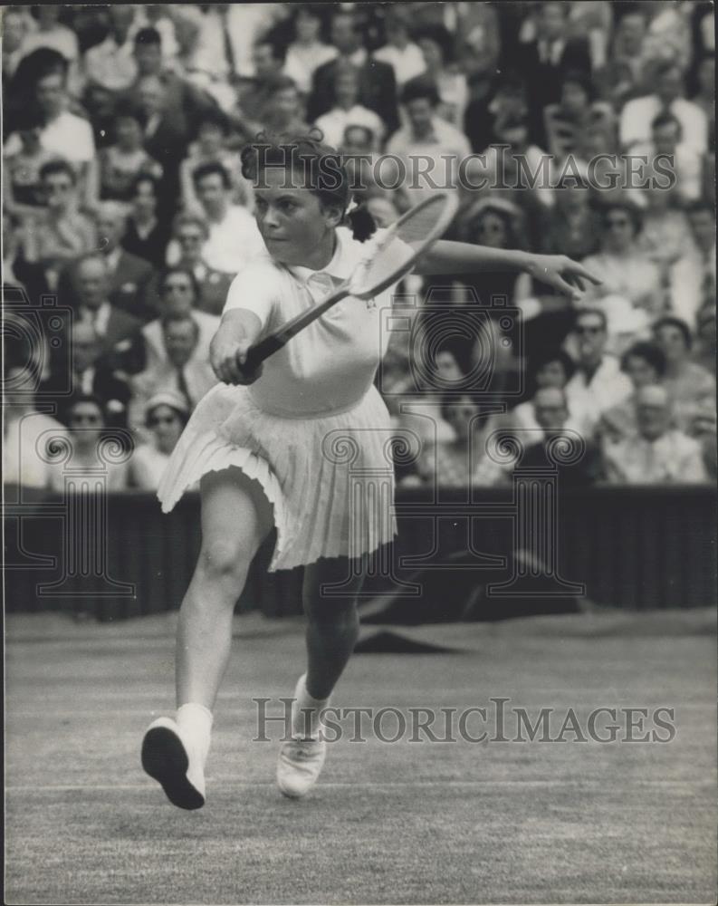 1959 Press Photo Edda Buding F. Dela Courtie championships at Wimbledon - Historic Images