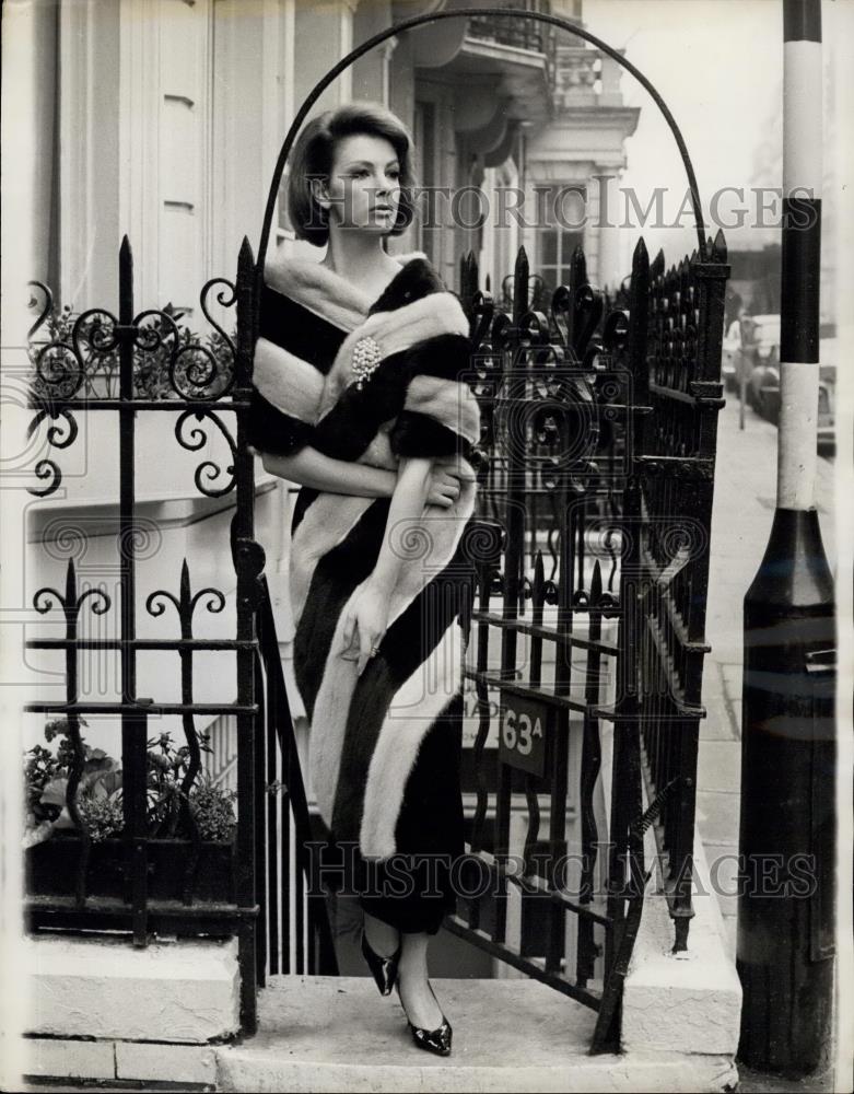 1962 Press Photo "Sugar Stick Stole".London by furrier Major Cyril Kent - Historic Images