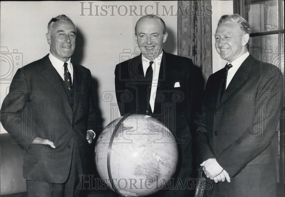 1963 Press Photo Admiral Claude Ricketts,Earl Mountbatten,Peter Thorney Croft - Historic Images