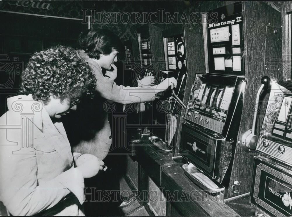 1977 Press Photo Slot Machines - Historic Images