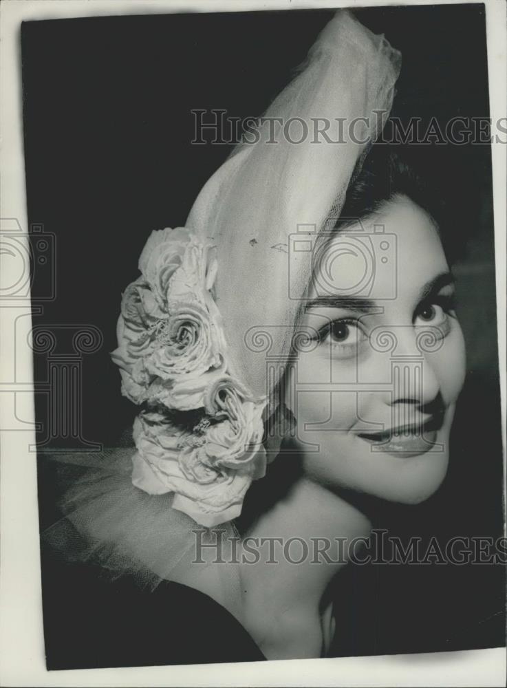 1958 Press Photo New hat show in London - Historic Images
