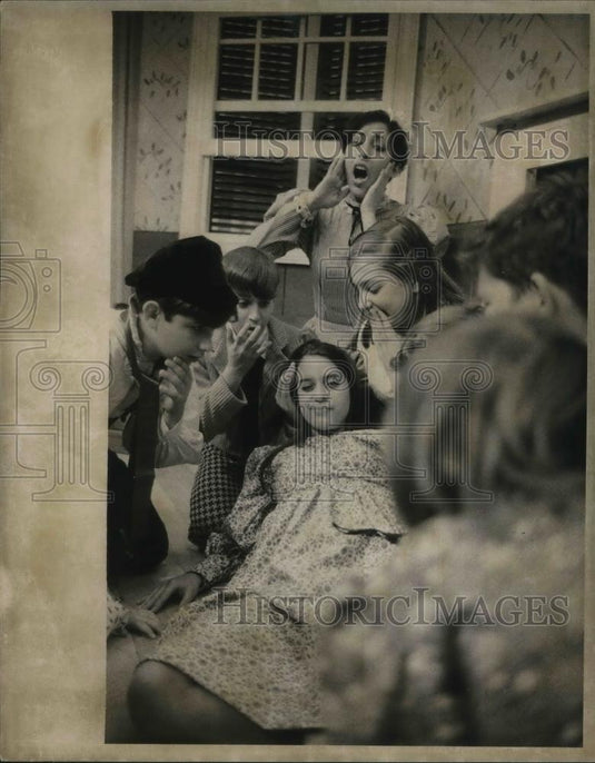 Press Photo Juliet in CIM Opera Theater's The Little Chimney Sweep - cvp20646 - Historic Images