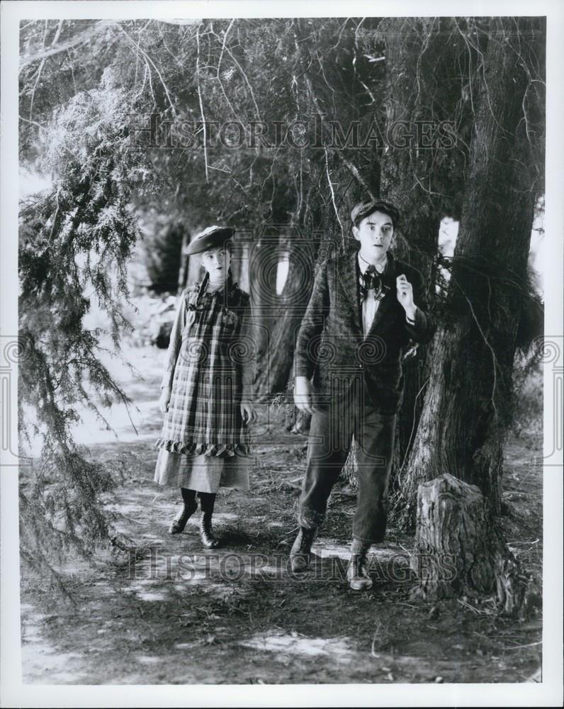 Press Photo girl and boy surrounded by trees - Historic Images