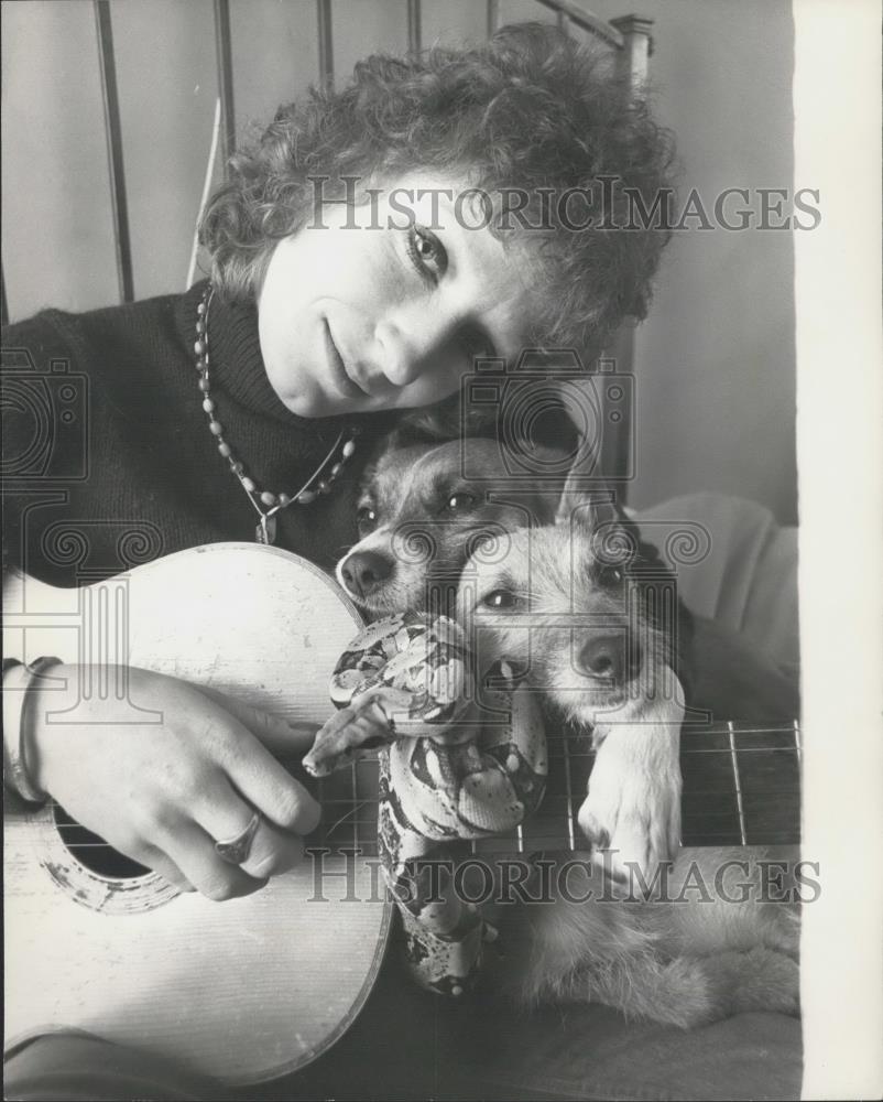 Press Photo Actress Charlotte Cornwell and her pets,dogs and a snake - Historic Images