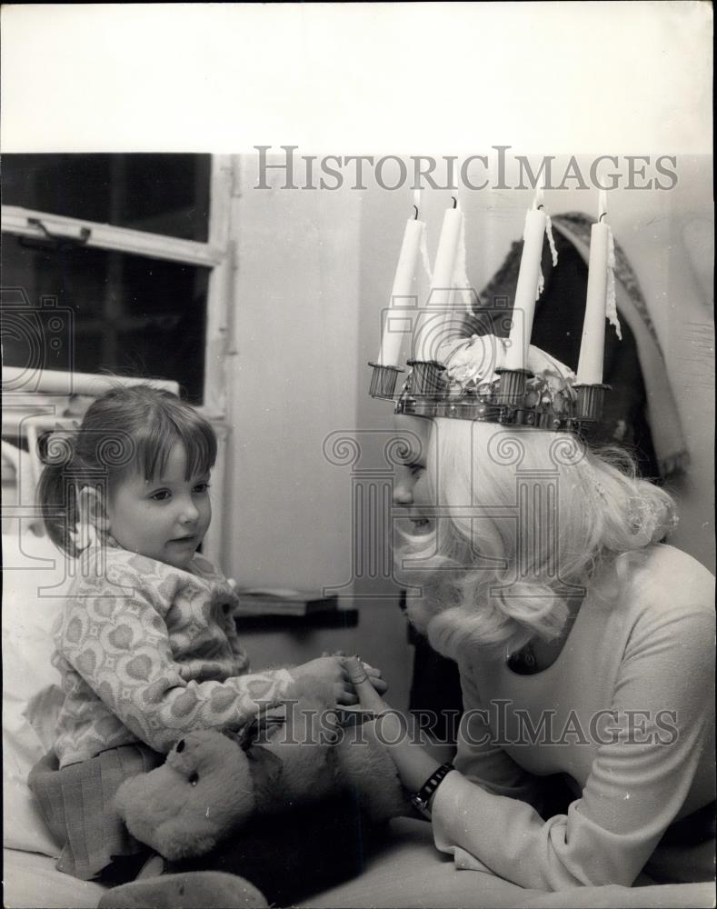 1969 Press Photo Sweden's Queen of light visits Hospital Carin Borgman - Historic Images