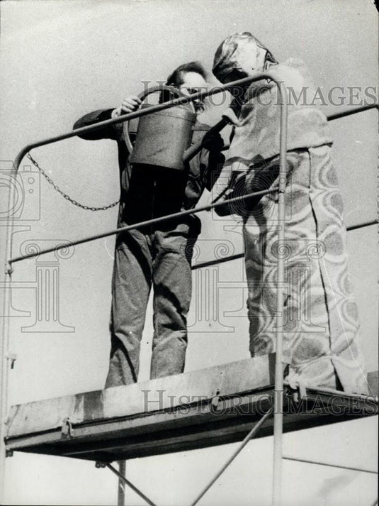 Press Photo "Human Torch": Ceric - Historic Images