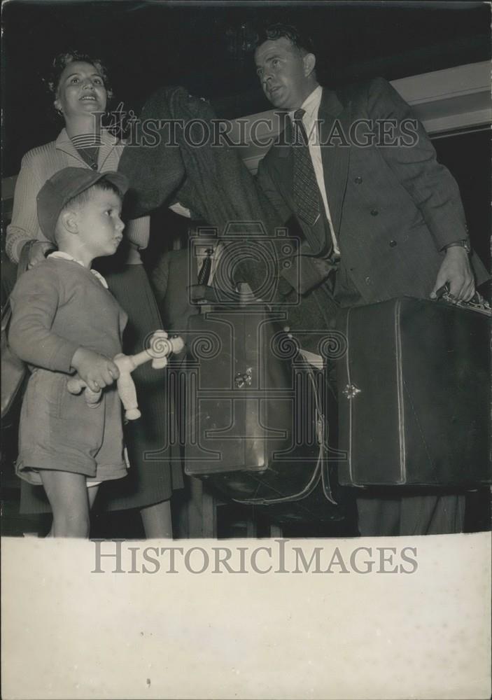 1956 Press Photo Pilots Return from the Suez Canal - Historic Images