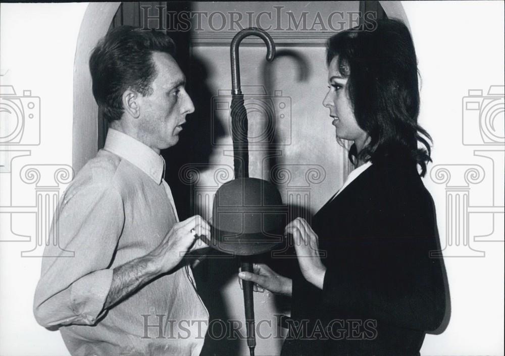 Press Photo German &#39;&#39;Emma Peel&#39;&#39; Friedel Frank &amp; manager Heinz Browers - Historic Images