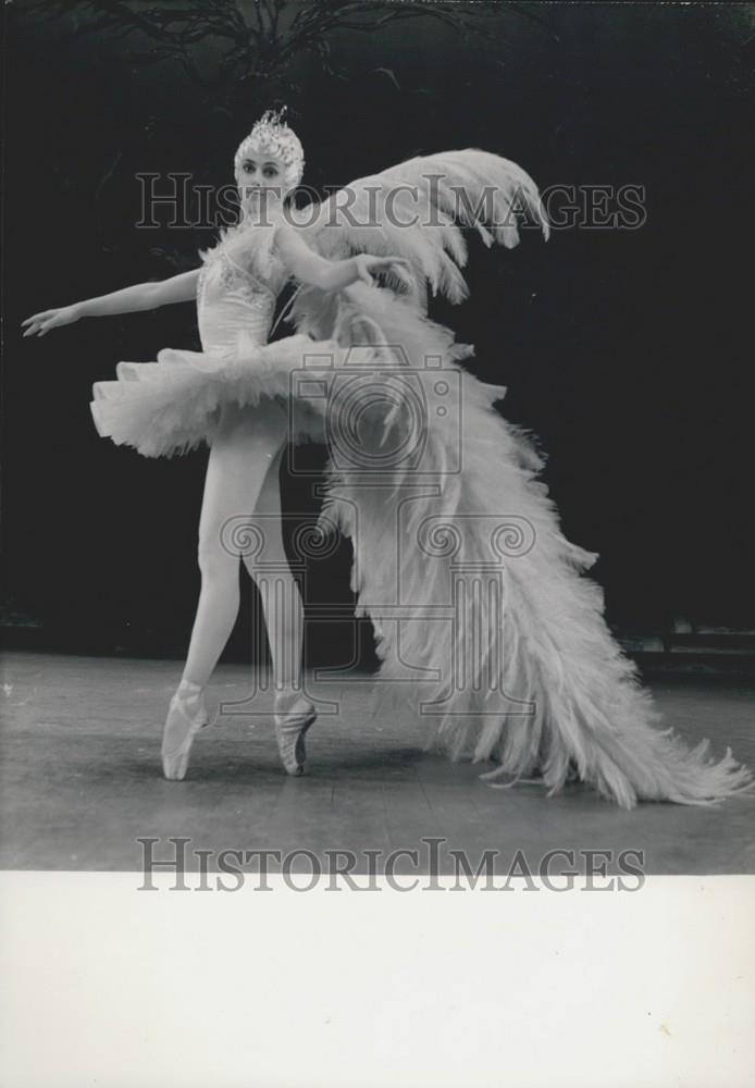 1960 Press Photo Lyiane Dayde as Aurora in "The Sleeping Beauty" - Historic Images