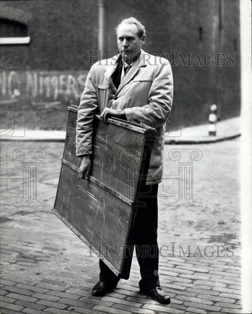 Press Photo Mr. Drake with his folding boat - Historic Images