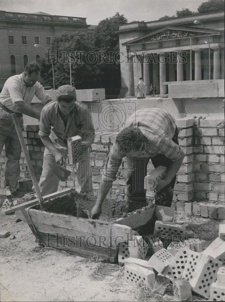 1962 Press Photo Construction on Unter den Linden - Historic Images