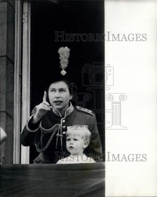 1966 Press Photo Queen & Members of Royal Family on Balcony - Historic Images