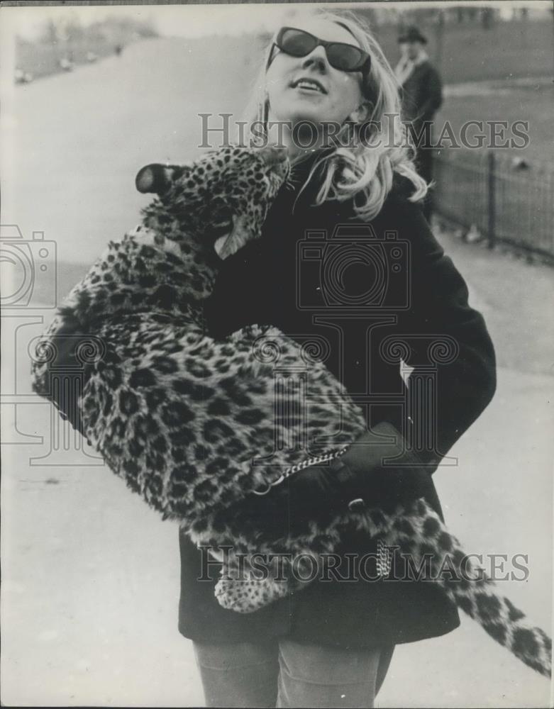 1970 Press Photo Angela McWilliams and her leopard - Historic Images