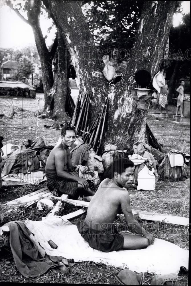 Press Photo Cambodia - Soldiers relax under trees - Historic Images